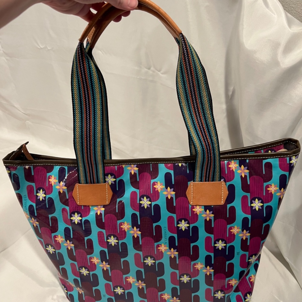 Consuela Large Zippered Tote - Twyla Legacy Cactus *RETIRED* - Picture 2 of 14